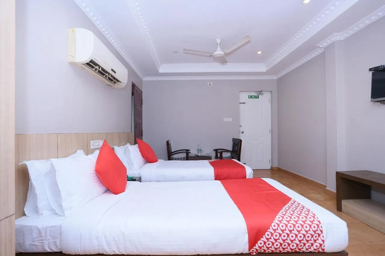Oyo 23116 Gino Tourist Home Kochi 3*,  الهند