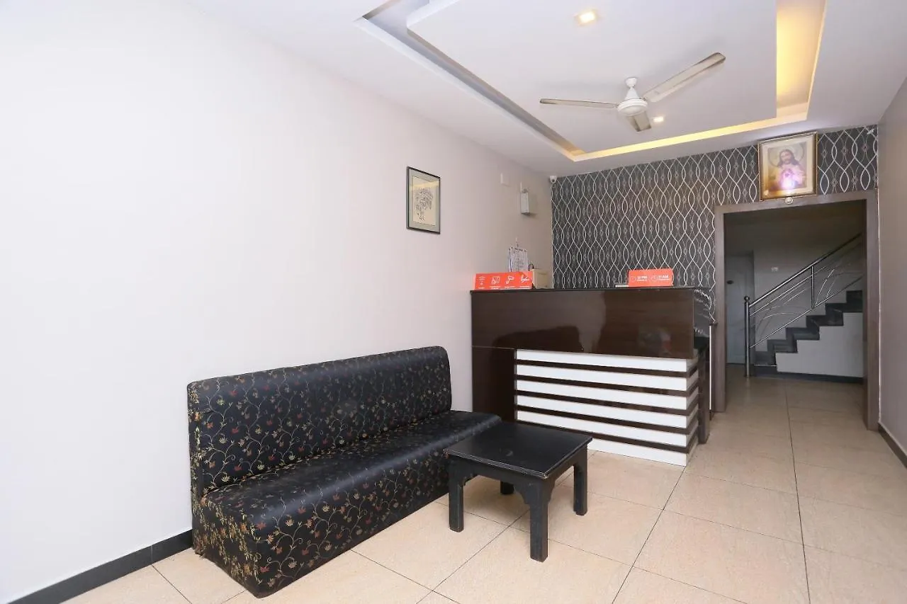 Oyo 23116 Gino Tourist Home Kochi 3*,  الهند
